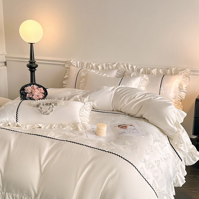 91家纺网 家纺一手货源 找家纺 米彩家纺 2025新款A类水洗真丝亮光浮雕花边四件套 奶昔白