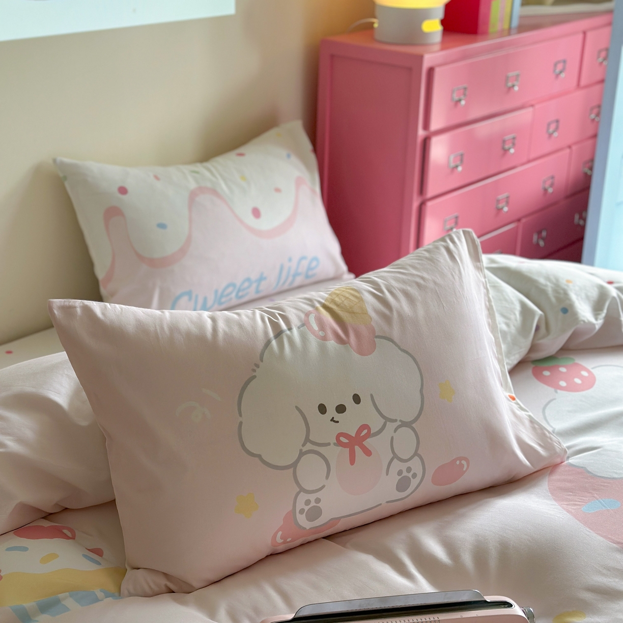 91家纺网 家纺一手货源 找家纺 美乐迪家纺 2025新款大版全棉四件套 冰淇淋小狗