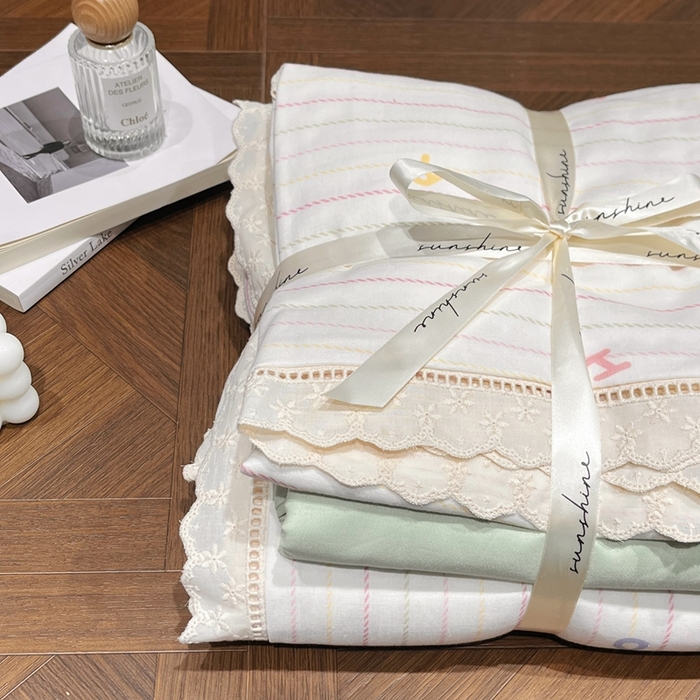 91家纺网 家纺一手货源 找家纺 荣轩家居 2025新款全棉双层纱镂空花边工艺款四件套青提汽水