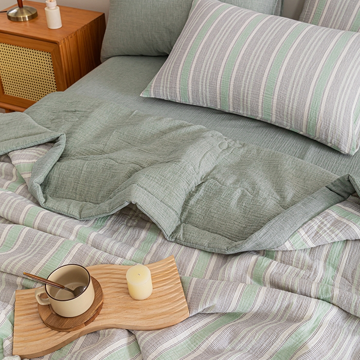 91家纺网 家纺一手货源 找家纺 吾诺 2025 全棉色织泡泡棉双层纱夏被大豆夏被全棉夏被四件套被子被芯 绿灰条