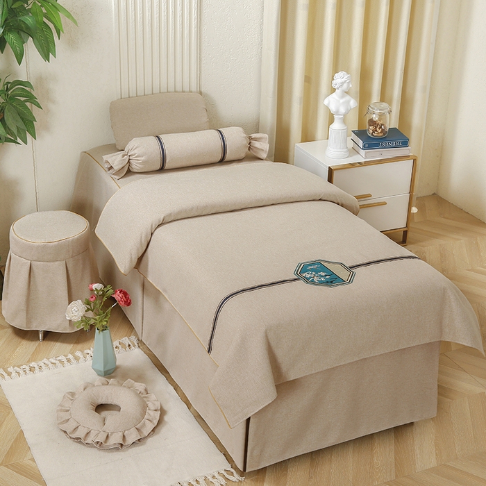 91家纺网 家纺一手货源 找家纺 芙怡 2025春夏新款8023款棉麻绒贴花美 容床罩-花漾系列 花漾-米黄