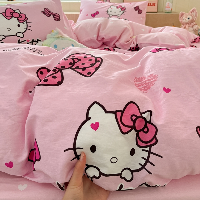 91家纺网 家纺一手货源 找家纺 博雅 2025新款三丽鸥卡通全棉印花小版四件套 爱心蝴蝶KT