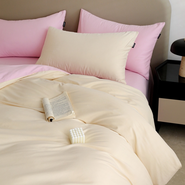 91家纺网 家纺一手货源 找家纺 2025年纯色双拼60支纯棉被套 奶白+白桃粉