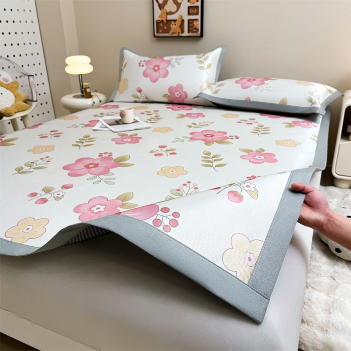 91家纺网 家纺一手货源 找家纺 雯豆2025夏季新品冰藤印花凉席三件套平铺绑带款冰丝凉席三件套 冰藤席-绑带款-梦人花香