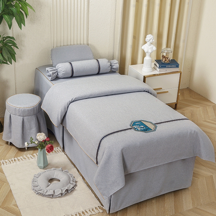 91家纺网 家纺一手货源 找家纺 芙怡 2025春夏新款8023款棉麻绒贴花美 容床罩-花漾系列 花漾-灰