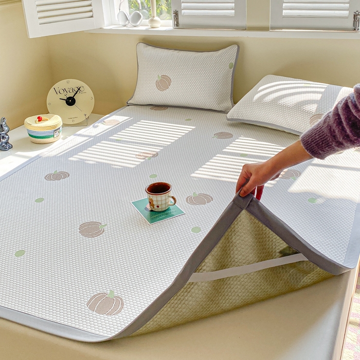 91家纺网 家纺一手货源 找家纺 缦卡琳家纺 2025新款按摩豆豆凉席三件套 小南瓜咖色