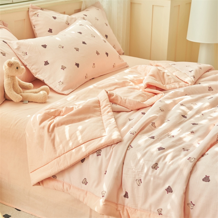 91家纺网 家纺一手货源 找家纺 金鹰 2025新款A类纯棉双层纱大豆夏被四件套全棉夏凉被空调被 可爱熊
