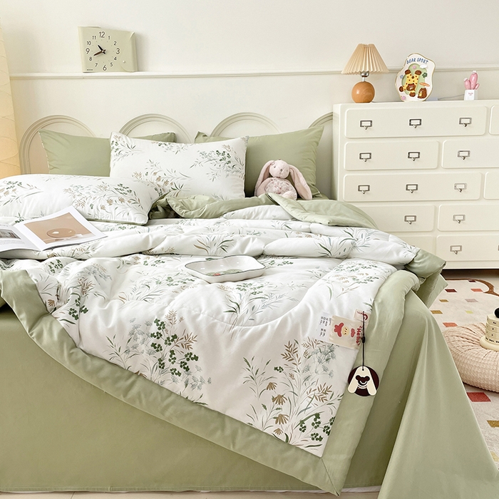 91家纺网 家纺一手货源 找家纺 宜家坊 2025新款全棉夏被碎花卡通小清新简约纯棉夏凉被夏被四件套三件套 风铃草