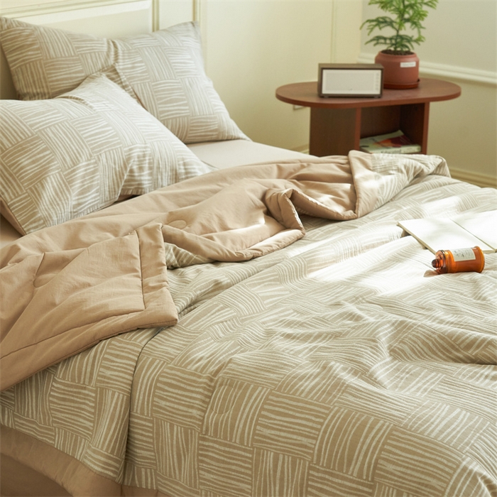 91家纺网 家纺一手货源 找家纺 金鹰 2025新款A类纯棉提花水洗棉全棉空调被大豆夏被四件套 米卡格-卡其