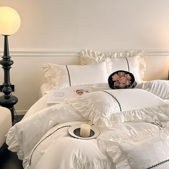 91家纺网 家纺一手货源 找家纺 米彩家纺 2025新款A类水洗真丝亮光浮雕花边四件套 奶昔白