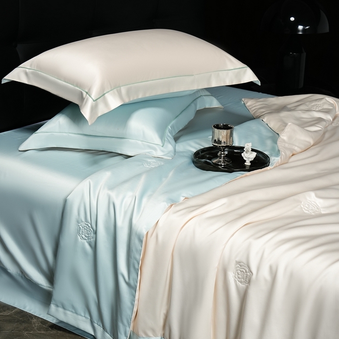 91家纺网 家纺一手货源 找家纺 丽卡家纺 2025新款凉爽鸭天丝夏被四件套 奶油玉+水绿