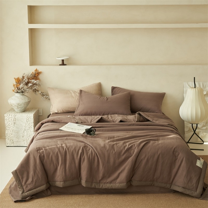 91家纺网 家纺一手货源 找家纺 金鹰 2025新款A类纯棉水洗棉三层流年提花大豆夏被四件套 流年-棕色