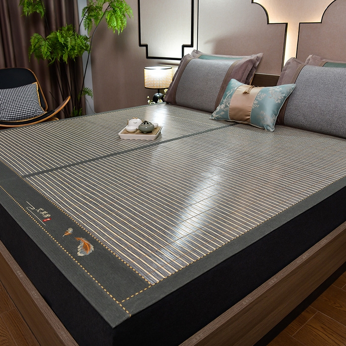 91家纺网 家纺一手货源 找家纺 苏迪凉席竹席2025新款竹席凉席冰丝席碳化双面印花藤草席 艾草-灰木纹