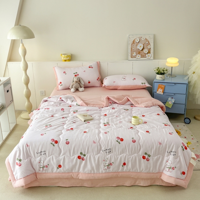 91家纺网 家纺一手货源 找家纺 梦舒羽2025新款小清新系列水洗棉夏被 缦粉樱桃