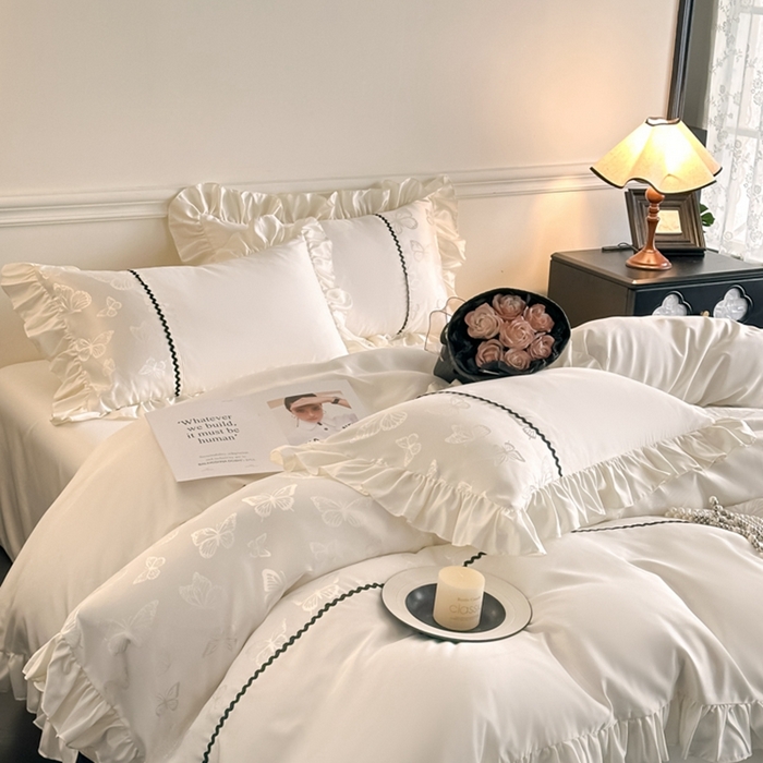 91家纺网 家纺一手货源 找家纺 米彩家纺 2025新款A类水洗真丝亮光浮雕花边四件套 奶昔白