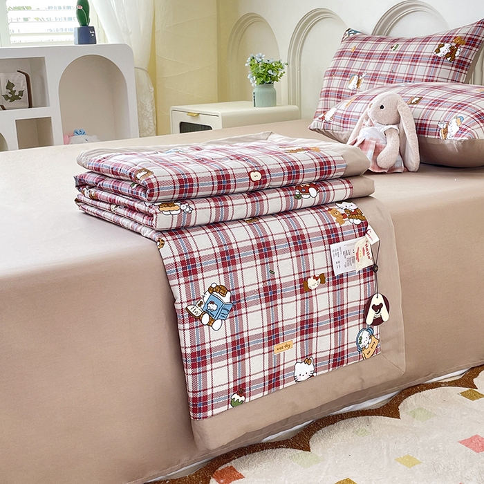 91家纺网 家纺一手货源 找家纺 宜家坊 2025新款全棉夏被碎花卡通小清新简约纯棉夏凉被夏被四件套三件套 格子凯特