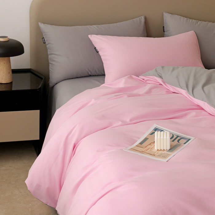 91家纺网 家纺一手货源 找家纺 2025年纯色双拼60支纯棉被套 白桃粉+浅灰