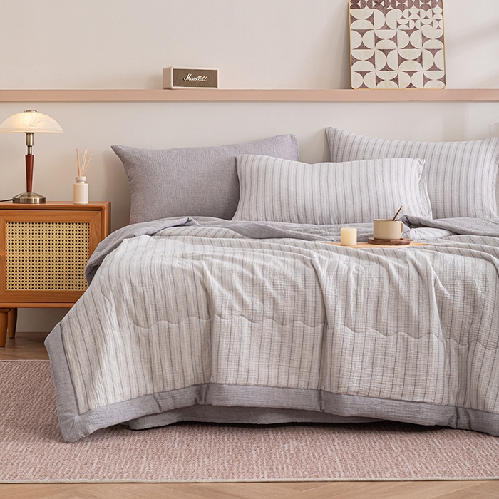 91家纺网 家纺一手货源 找家纺 吾诺 2025 全棉色织泡泡棉双层纱夏被大豆夏被全棉夏被四件套被子被芯 浅灰条