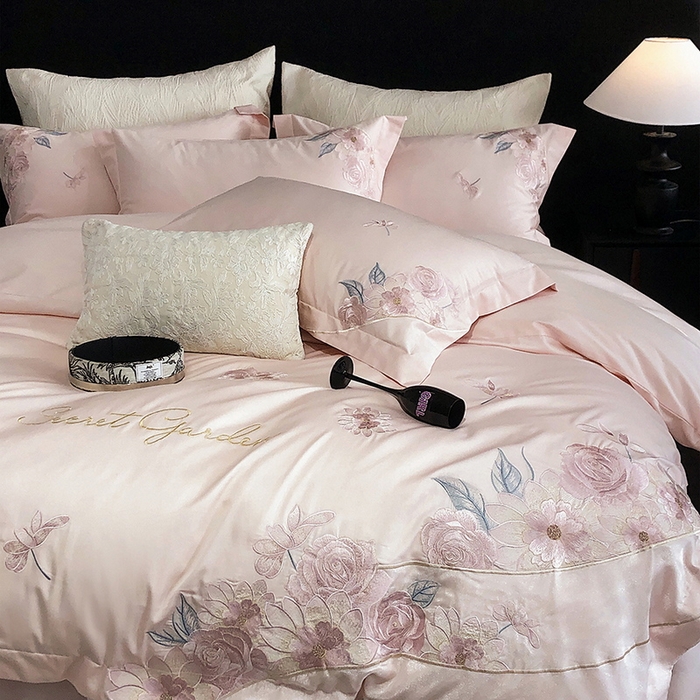 91家纺网 家纺一手货源 找家纺 2025新款全棉50s绣花刺绣款四件套 朵卿-粉