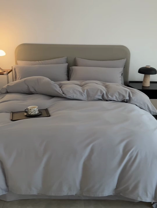 91家纺网 家纺一手货源 找家纺 2025年纯色双拼60支纯棉被套 浅灰