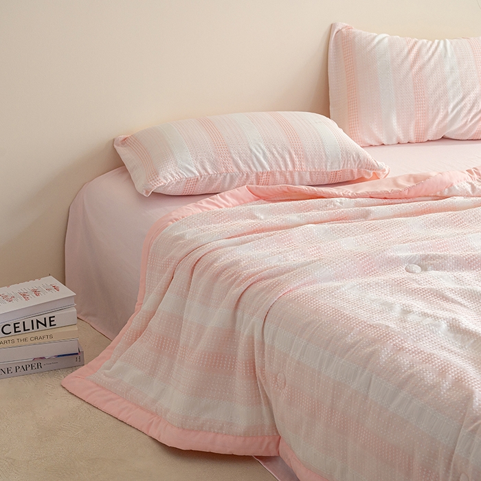 91家纺网 家纺一手货源 找家纺  吾诺 2025 棋盘格立体提花大豆夏被子被芯夏凉被空调被 长条格-粉