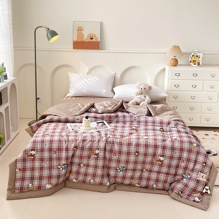 91家纺网 家纺一手货源 找家纺 宜家坊 2025新款全棉夏被碎花卡通小清新简约纯棉夏凉被夏被四件套三件套 格子凯特