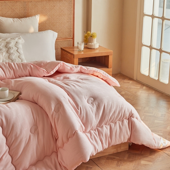 91家纺网 家纺一手货源 找家纺 易睡 2025新款提花大豆被 粉色