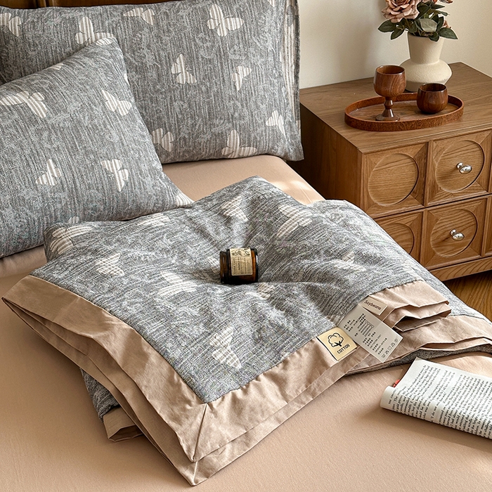 91家纺网 家纺一手货源 找家纺 吾诺 2025 全棉色织提花三层纱大豆夏被全棉夏被子被芯空调被夏凉被 蝶舞-灰