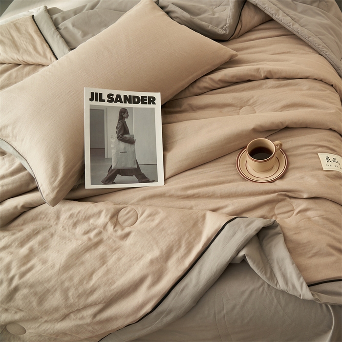 91家纺网 家纺一手货源 找家纺 2025新款新款A类纯棉双层纱大豆夏被四件套全棉空调被 浅驼色