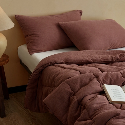 91家纺网 家纺一手货源 找家纺 子和家居 2025全棉千鸟格双层纱大豆被 红色