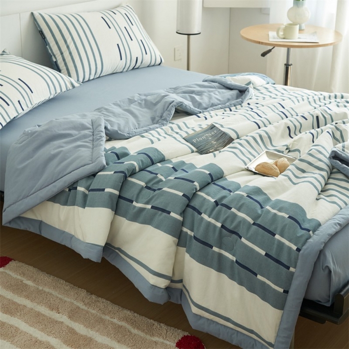 91家纺网 家纺一手货源 找家纺 金鹰 2025新款A类纯棉水洗棉三层条纹提花大豆夏被四件套 条纹-浅蓝