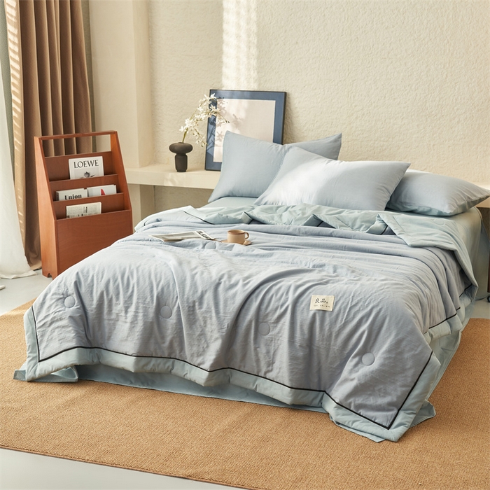 91家纺网 家纺一手货源 找家纺 2025新款新款A类纯棉双层纱大豆夏被四件套全棉空调被 天蓝色