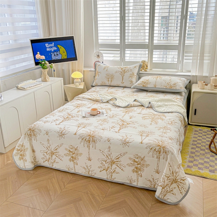 91家纺网 家纺一手货源 找家纺 雯豆2025夏季新品冰丝碳光凉席+凉感丝印花夏被四件套卡通小清新绑带席子四件套 冰丝夏被四件套-千枝叶