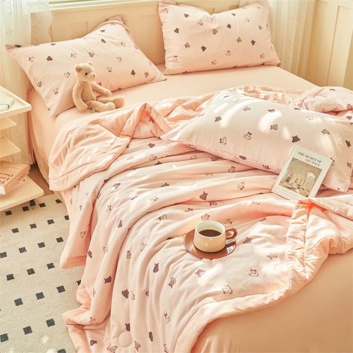 91家纺网 家纺一手货源 找家纺 金鹰 2025新款A类纯棉双层纱大豆夏被四件套全棉夏凉被空调被 可爱熊