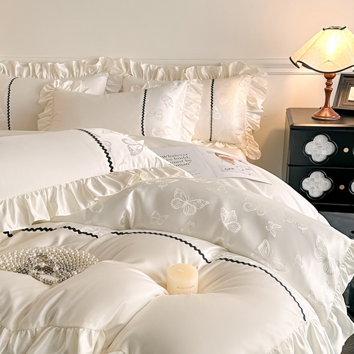 91家纺网 家纺一手货源 找家纺 米彩家纺 2025新款A类水洗真丝亮光浮雕花边四件套 奶昔白