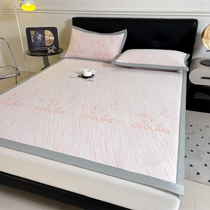 91家纺网 家纺一手货源 找家纺 雯豆2025中分子PE凉感冰丝凉席三件套平铺绑带款席子 银杏叶PE席-粉