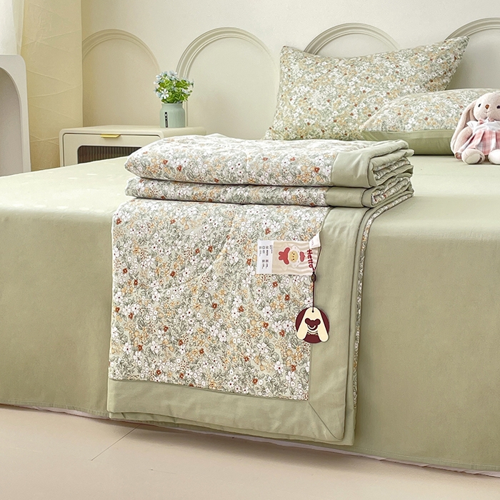 91家纺网 家纺一手货源 找家纺 宜家坊 2025新款全棉夏被碎花卡通小清新简约纯棉夏凉被夏被四件套三件套 繁花似锦绿