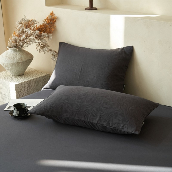 91家纺网 家纺一手货源 找家纺 金鹰 2025新款A类纯棉水洗棉三层流年提花大豆夏被四件套 流年-深灰