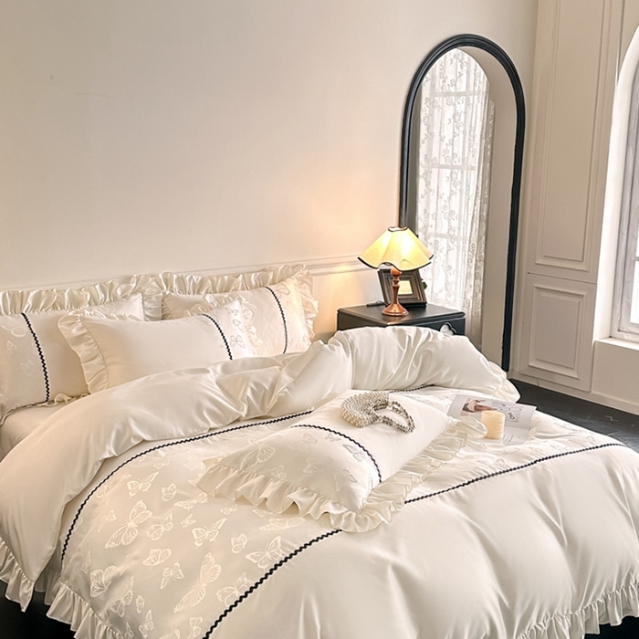 91家纺网 家纺一手货源 找家纺 米彩家纺 2025新款A类水洗真丝亮光浮雕花边四件套 奶昔白