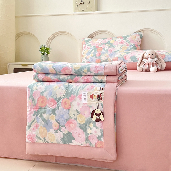 91家纺网 家纺一手货源 找家纺 宜家坊 2025新款全棉夏被碎花卡通小清新简约纯棉夏凉被夏被四件套三件套 郁金花开