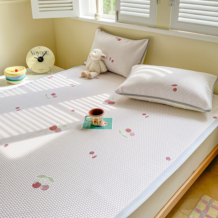 91家纺网 家纺一手货源 找家纺 缦卡琳家纺 2025新款按摩豆豆凉席三件套 樱桃