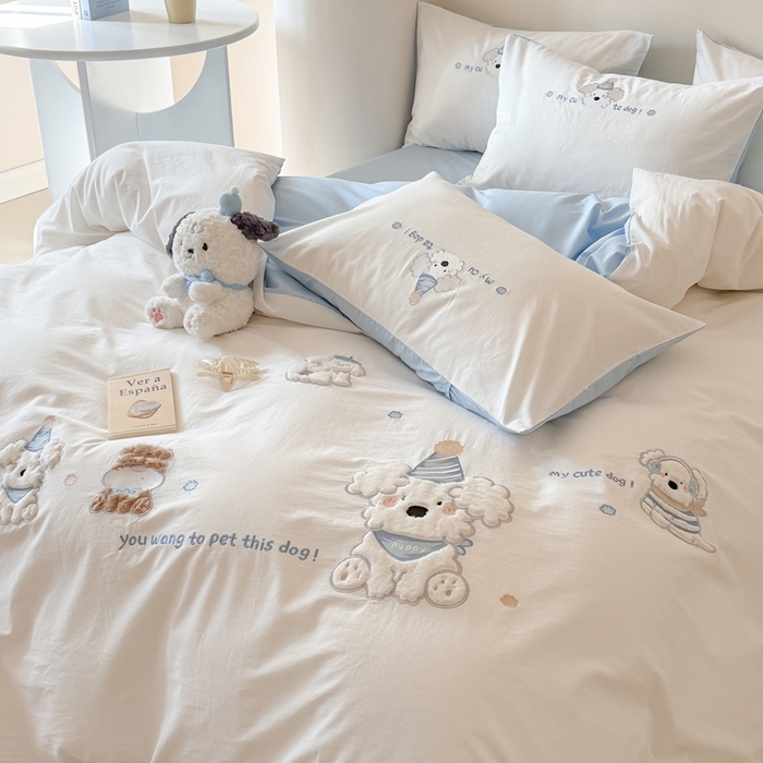 91家纺网 家纺一手货源 找家纺 2025新款全棉水洗棉贴布卡通四件套-泡芙狗狗  泡芙狗狗-白