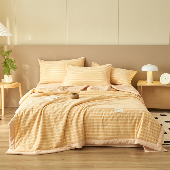 91家纺网 家纺一手货源 找家纺 金鹰 2025新款A类纯棉提花条纹水洗棉大豆全棉夏被空调被四件套 条纹-米黄