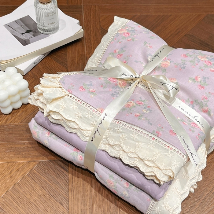 91家纺网 家纺一手货源 找家纺 荣轩家居 2025新款全棉双层纱镂空花边工艺款四件套紫雾梨