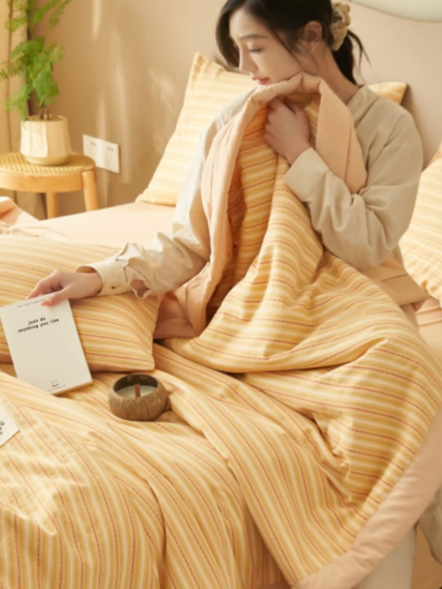 91家纺网 家纺一手货源 找家纺 金鹰 2025新款A类纯棉提花条纹水洗棉大豆全棉夏被空调被四件套 条纹-米黄