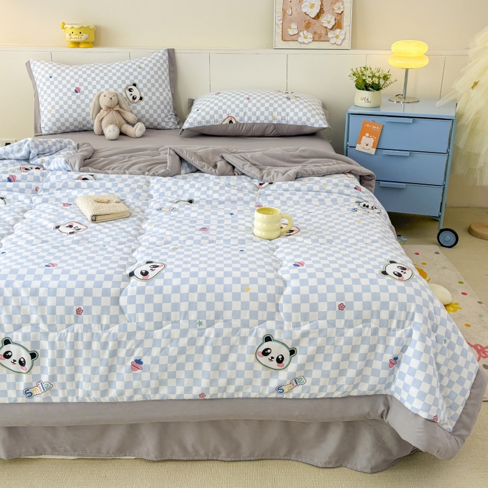 91家纺网 家纺一手货源 找家纺 梦舒羽2025新款小清新系列水洗棉夏被 棋盘小熊