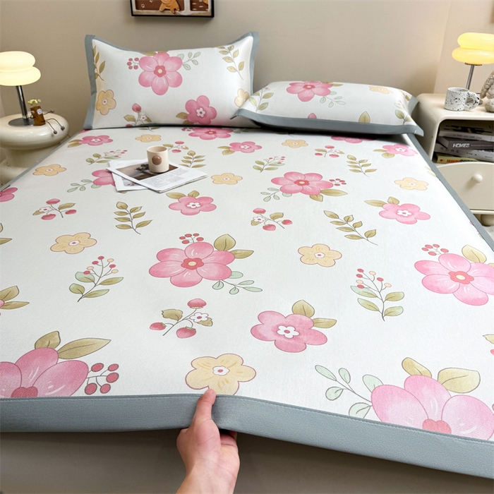 91家纺网 家纺一手货源 找家纺 雯豆2025夏季新品冰藤印花凉席三件套平铺绑带款冰丝凉席三件套 冰藤席-绑带款-梦人花香