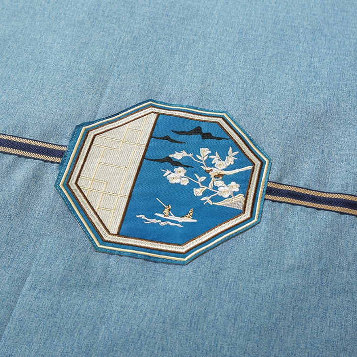 91家纺网 家纺一手货源 找家纺 芙怡 2025春夏新款8023款棉麻绒贴花美 容床罩-花漾系列 花漾-湖蓝