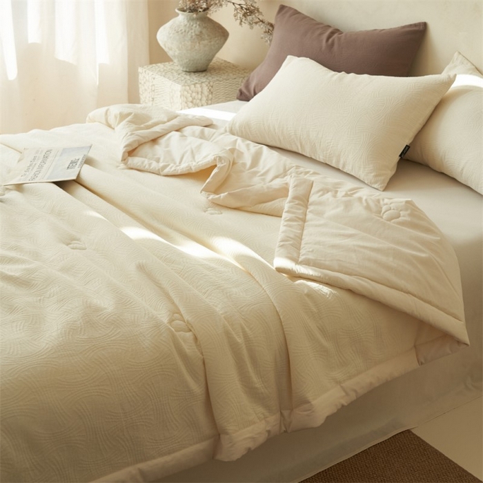 91家纺网 家纺一手货源 找家纺 金鹰 2025新款A类纯棉水洗棉三层流年提花大豆夏被四件套 流年-奶白