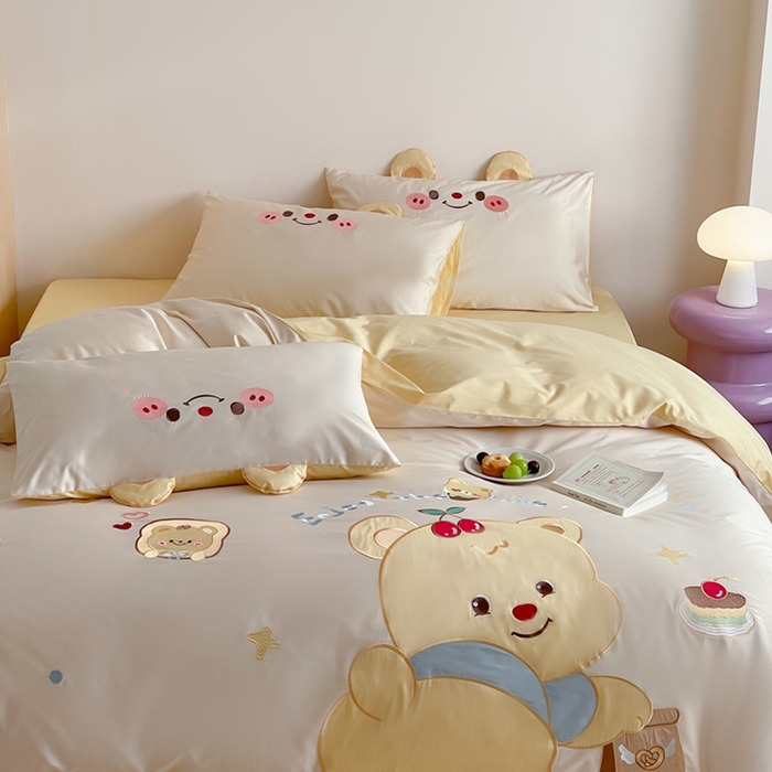 91家纺网 家纺一手货源 找家纺 紫桐2025新款长绒棉贴布绣四件套 黄油小熊 奶油黄